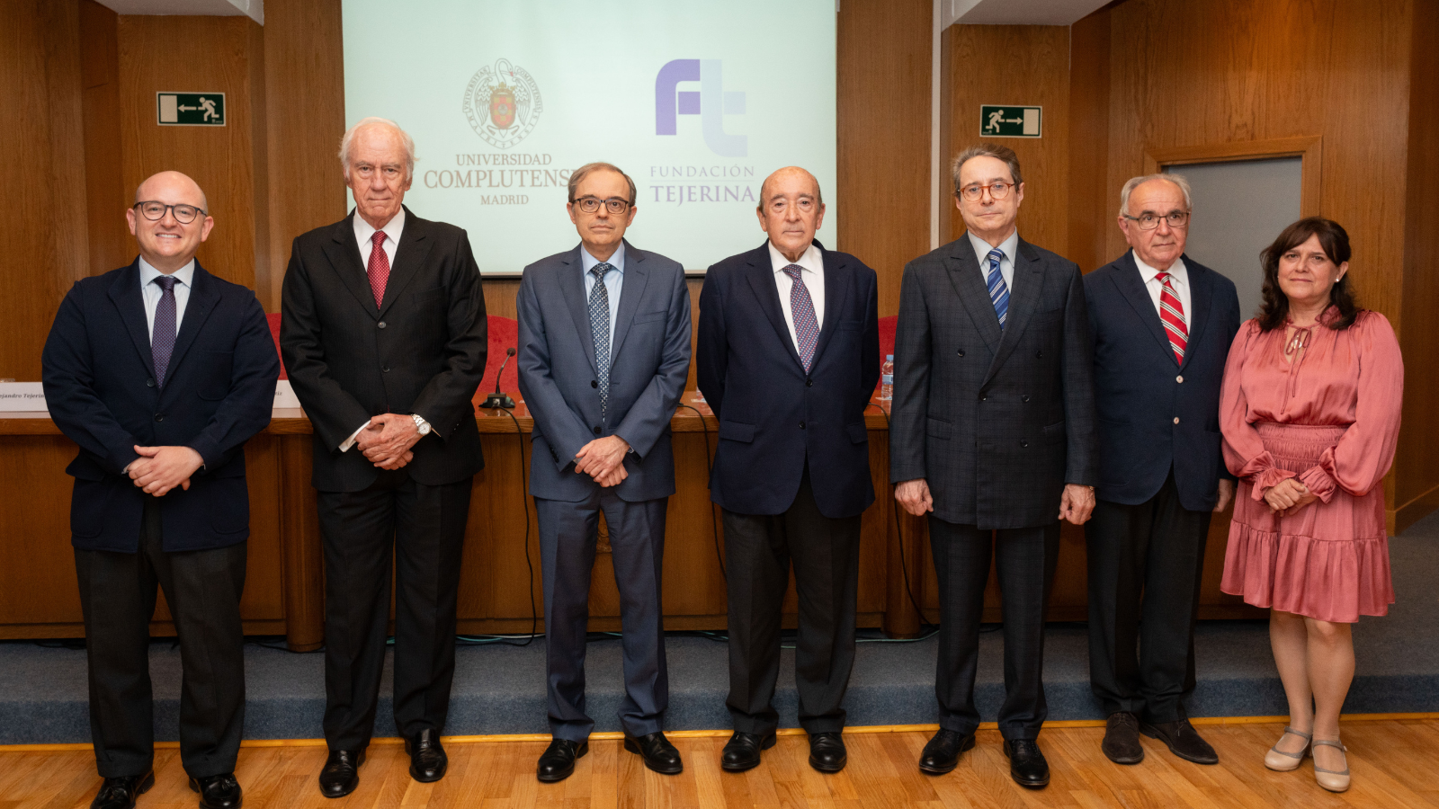 La Facultad de Medicina de la Universidad Complutense de Madrid acogió ayer la presentación del libro Imagen Médica en Patología Mamaria, una obra que se enmarca dentro de los proyectos llevados a cabo por la Cátedra Extraordinaria de Patología de la Mama, resultado de la colaboración entre la Universidad Complutense de Madrid y la Fundación Tejerina.